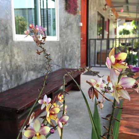 Muangchaem House Hotel Mae Chaem Exterior photo