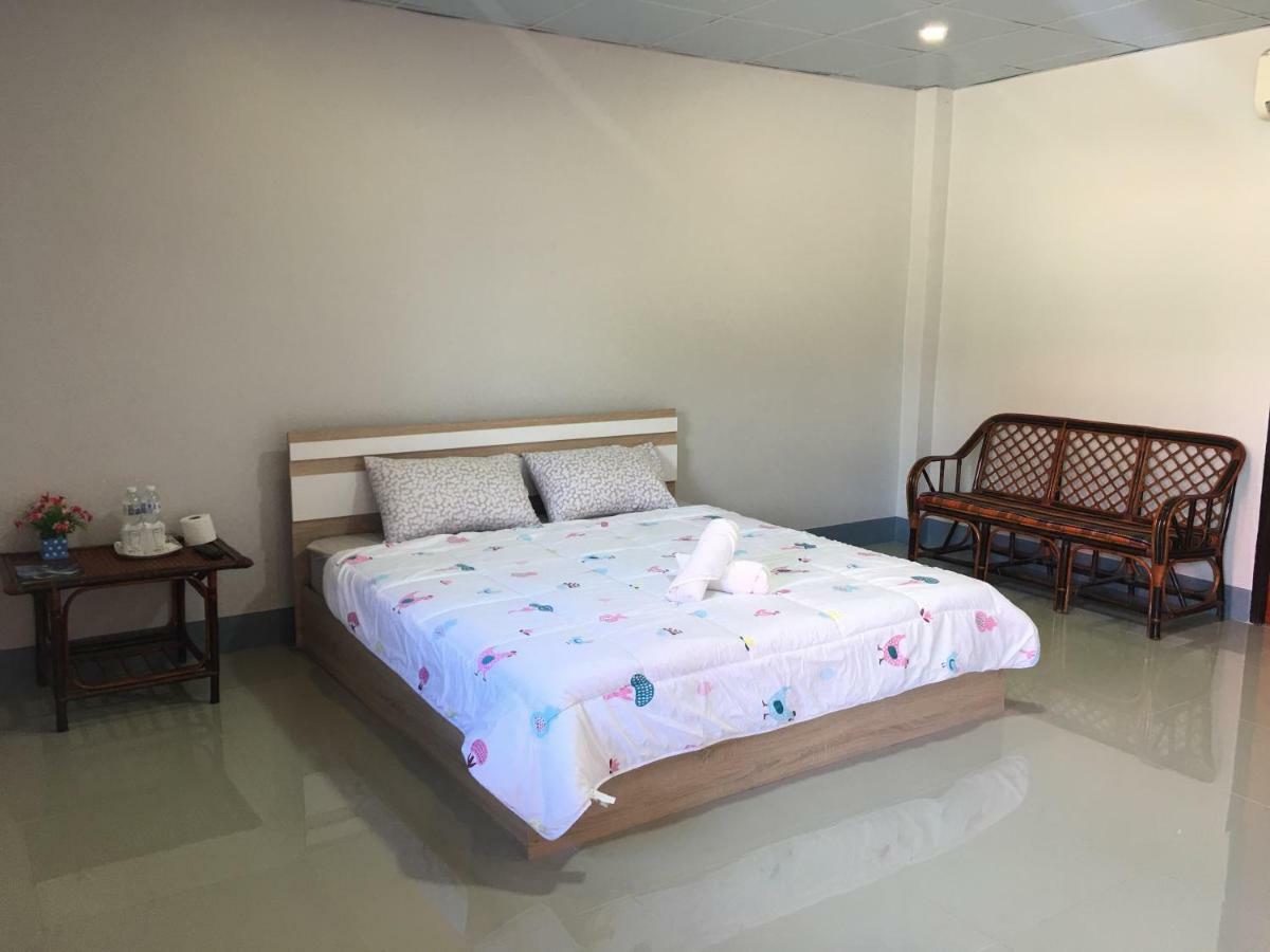 Muangchaem House Hotel Mae Chaem Exterior photo